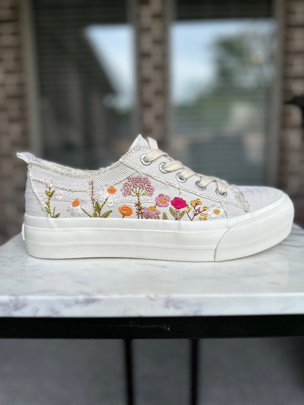 Blowfish Malibu Sadie-Sun Floral Sneakers Embroidery Cream Women's Size 10 NEW - Picture 4 of 14